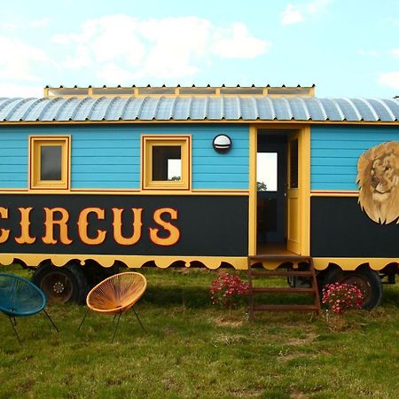 فندق La Roulotte Circus Des Grillots Beaulon المظهر الخارجي الصورة