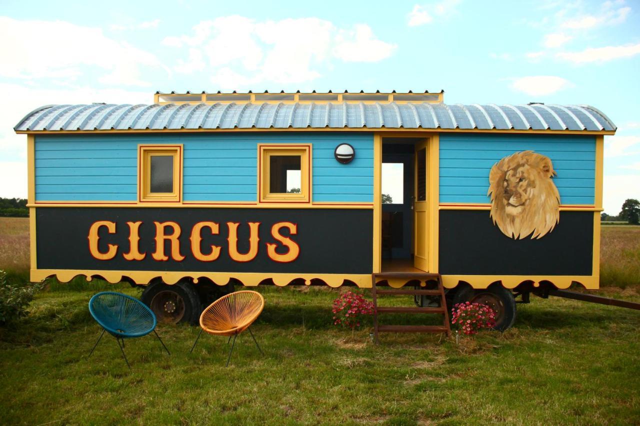 فندق La Roulotte Circus Des Grillots Beaulon المظهر الخارجي الصورة
